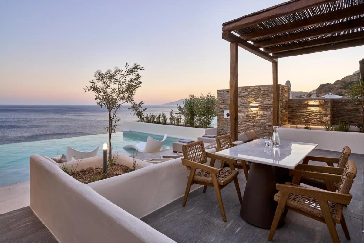 Ios Grand Pool Suites