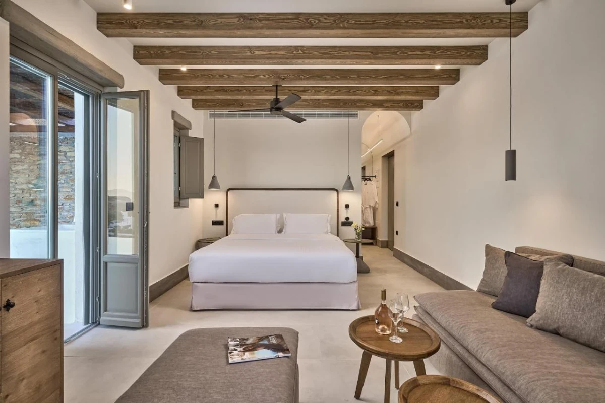Ios Grand Pool Suites