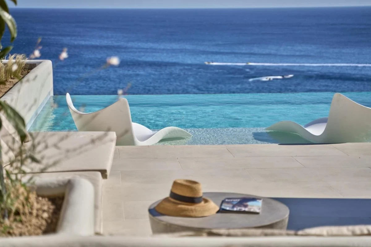 Ios Grand Pool Suites