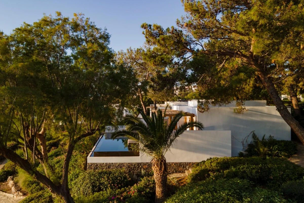 Minos Beach Art Hotel