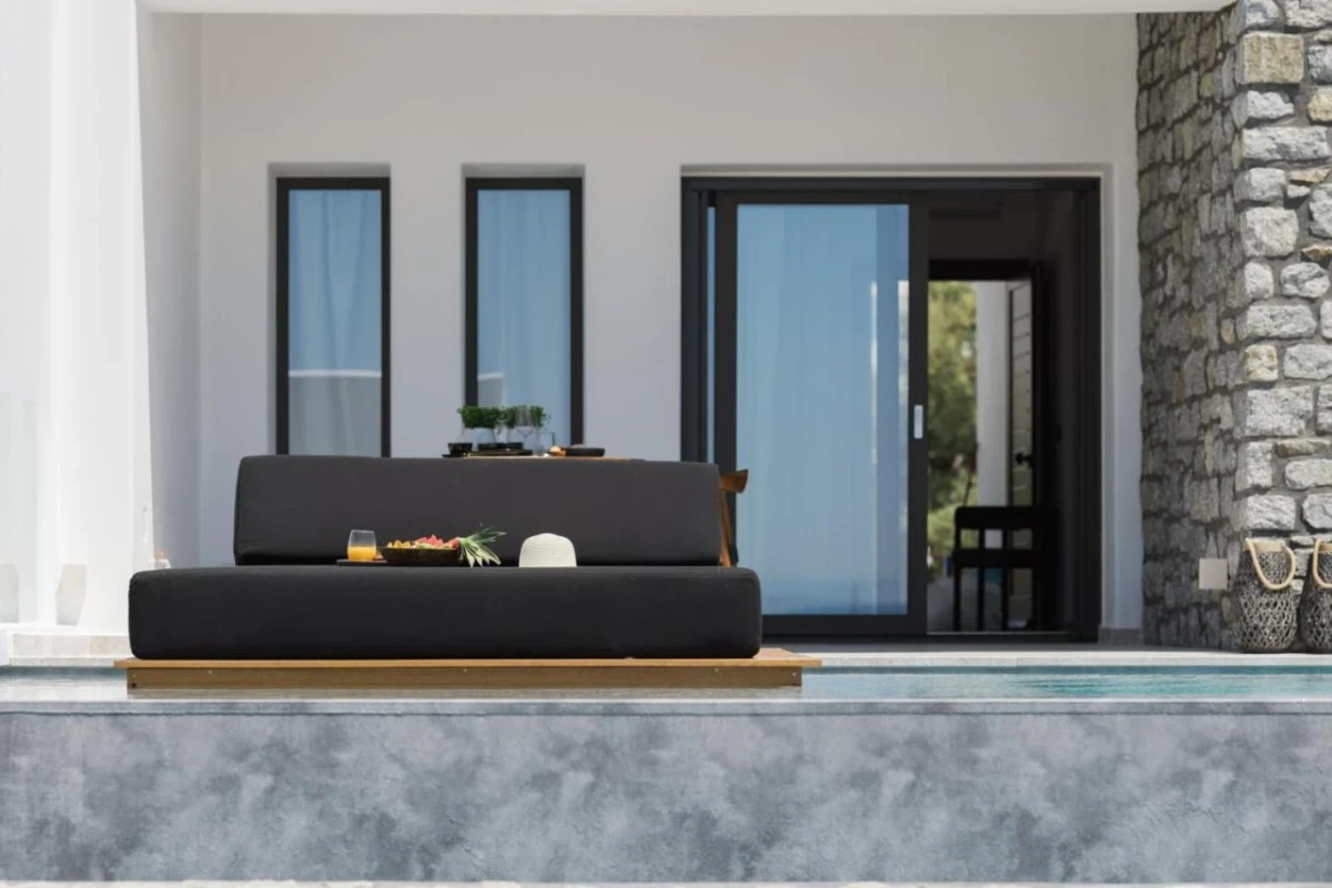 Milestones Naxos