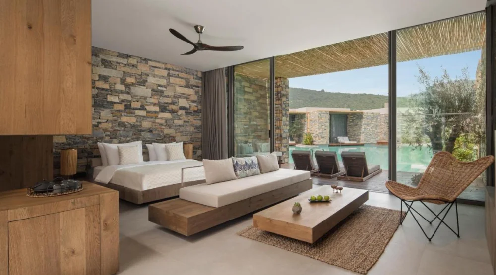 Lagoon Family Swim-up at Voyage Torba & Private Hotel