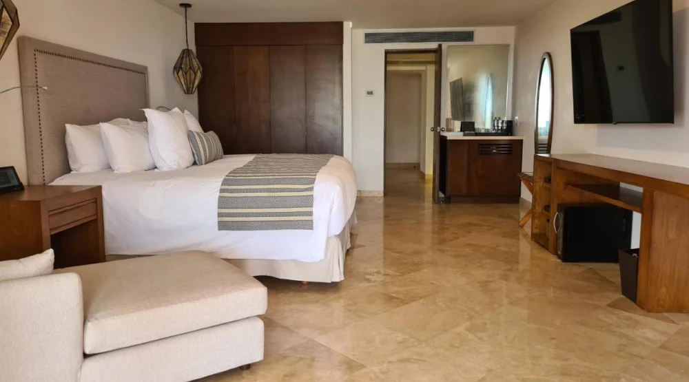 Deluxe Partial Ocean View King Bed at Zoetry Casa del Mar Los Cabos