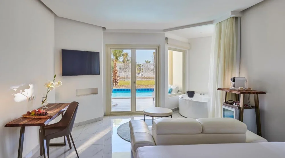 Swim - Up Suite at Steigenberger Pure Lifestyle