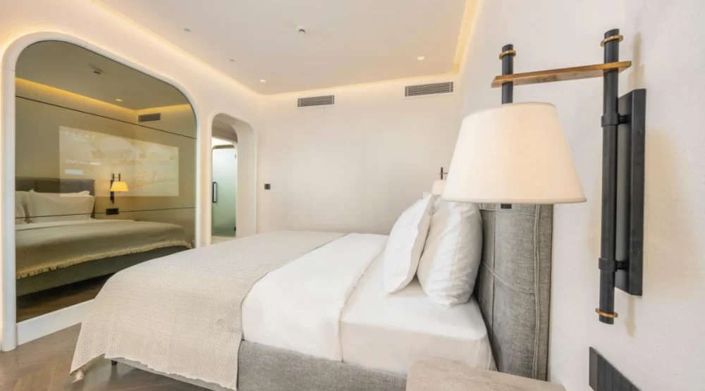 Junior Suite at Yacht Classic