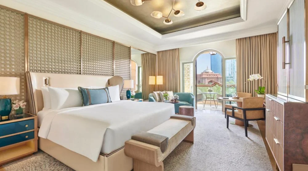 Deluxe City View King Room, Balcony at Emirates Palace Mandarin Oriental