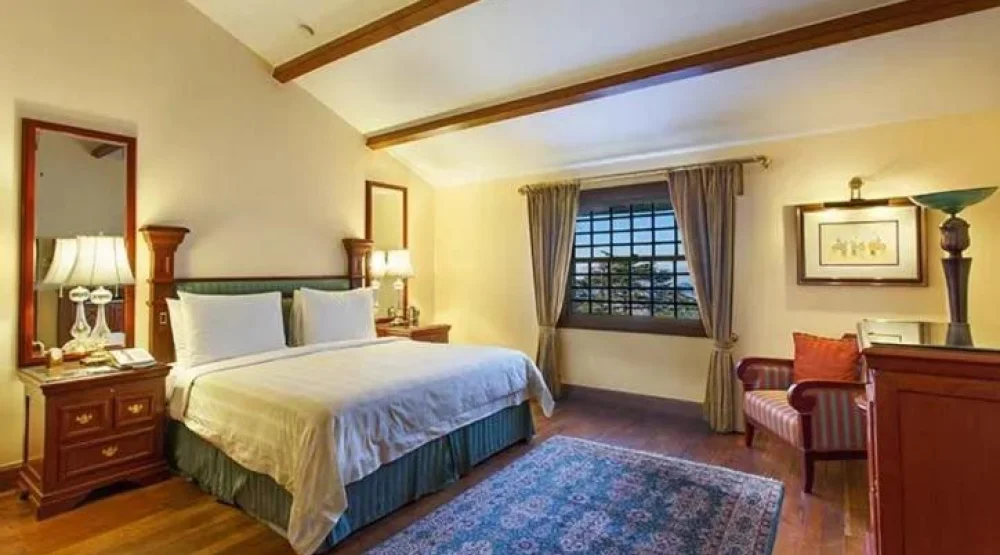 Deluxe Room at The Oberoi Cecil