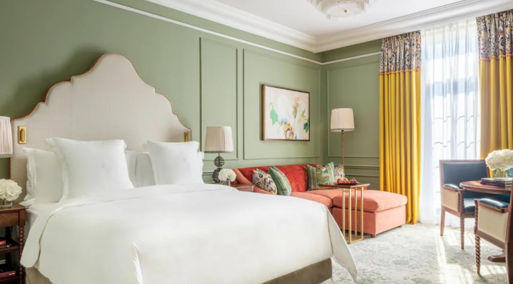 Mews Deluxe Room King Bed at Four Seasons Hampshire