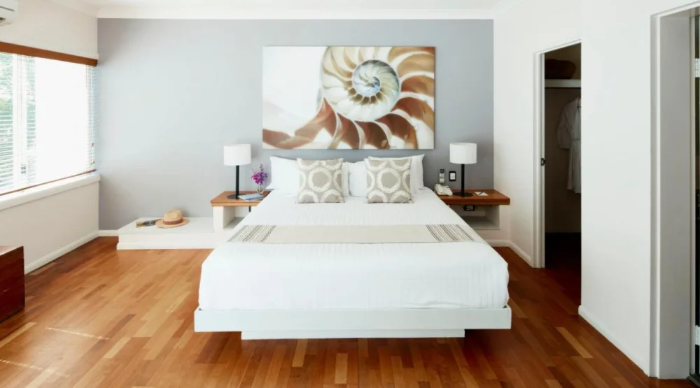 Three Bedroom Beach Front Apartment at Alamanda Palm Cove By Lancemore