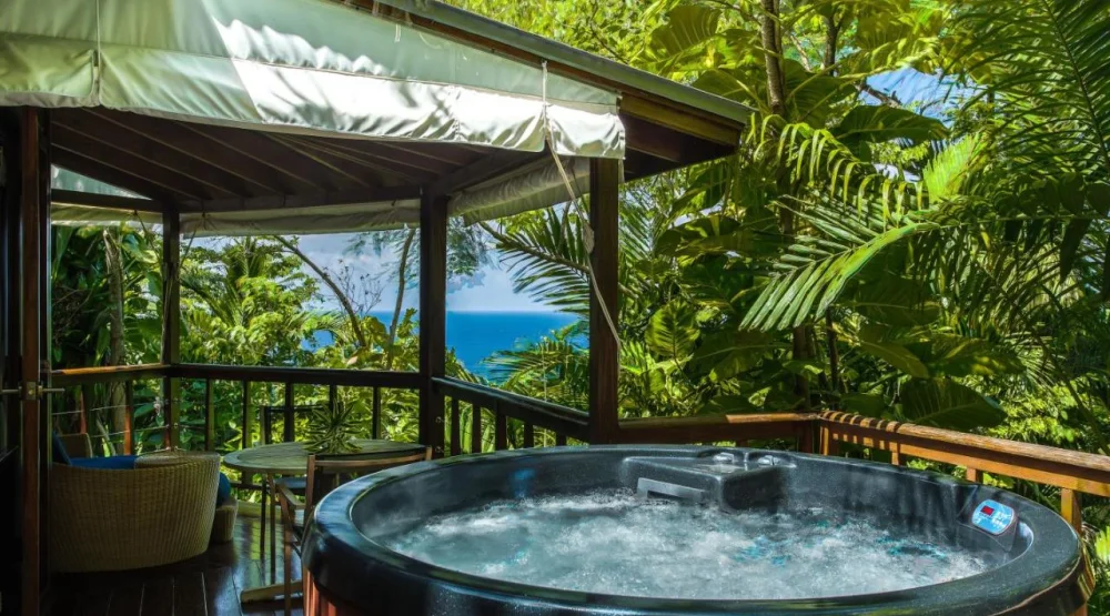 Cottage with Hot Tub at Geejam Hotel