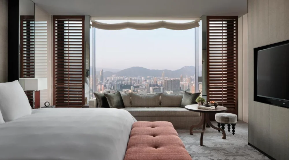 Twin Suite with Kowloon Peak View at Rosewood Hong Kong
