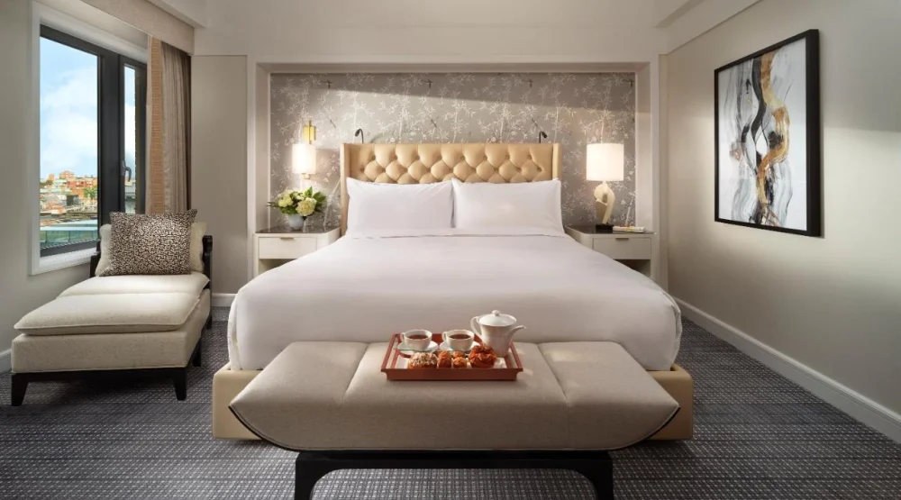 Back Bay Corner King Suite at Mandarin Oriental Boston