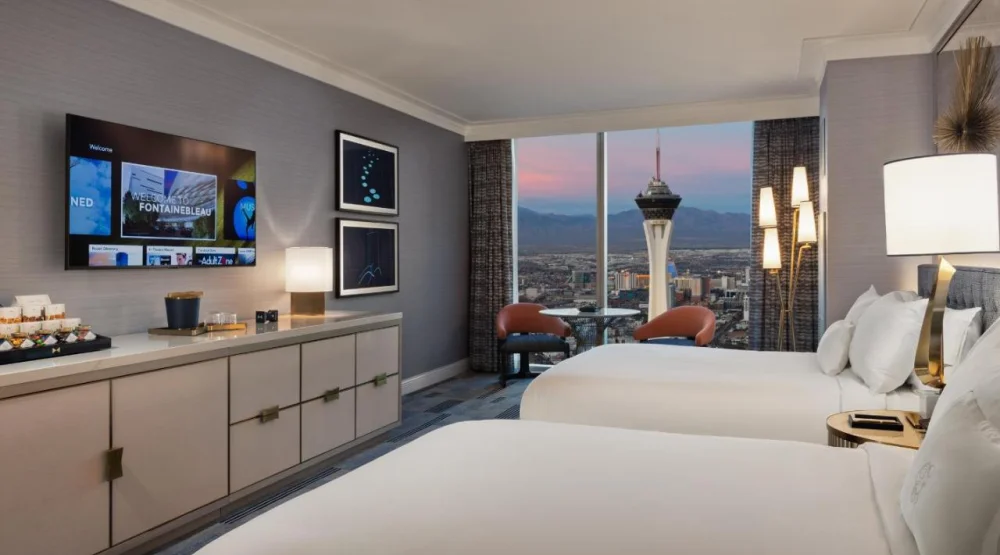 Gold Queen Mountain Great View at Fontainebleau Las Vegas