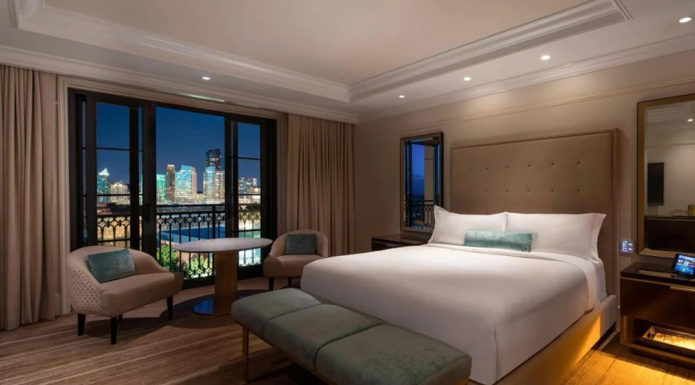 Deluxe, Guest Room, One King, Balcony at The St. Regis Atlanta