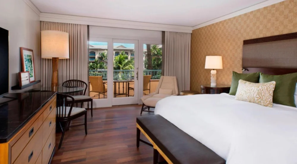 King Room with Resort View - Club Level at The Ritz-Carlton Maui Kapalua