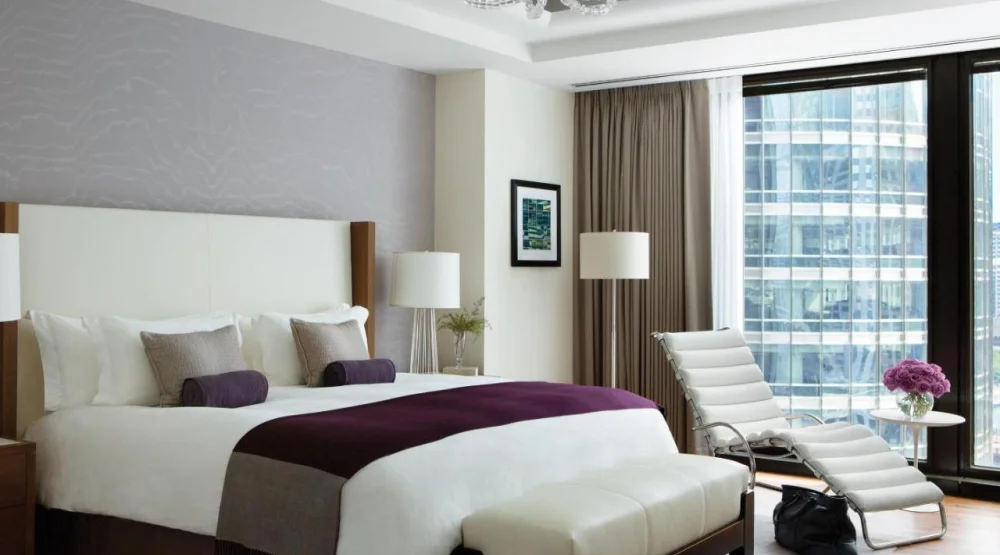 Club One Bedroom Lake View Suite at The Langham Chicago