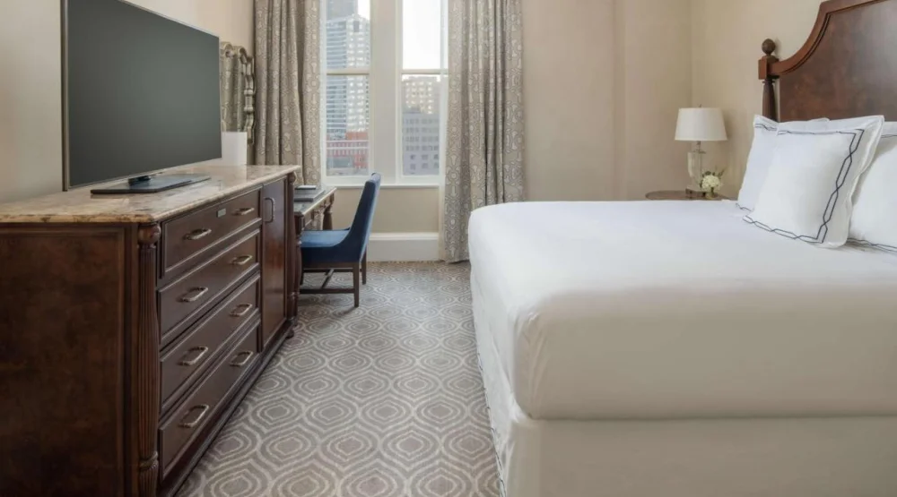 Deluxe King Room at The Roosevelt New Orleans