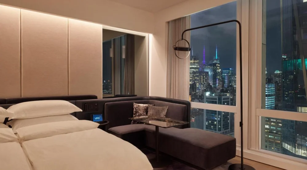Deluxe Skyline View Guestroom, One King Bed at Equinox Hotel New York