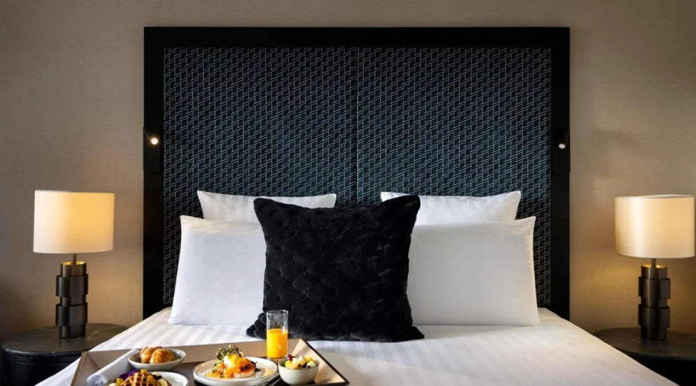 Deluxe Queen Suite at Pullman Auckland