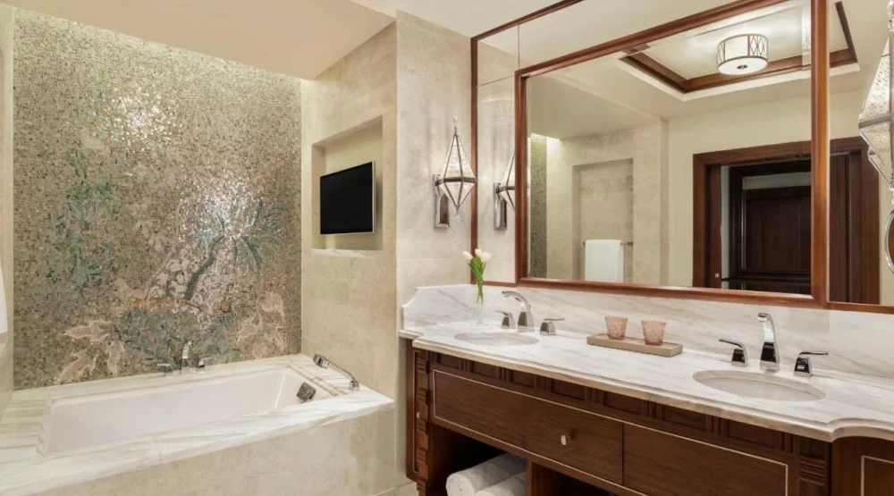 Metropolitan Suite, One Bedroom Suite, One King, Partial Nile View at The St. Regis Cairo