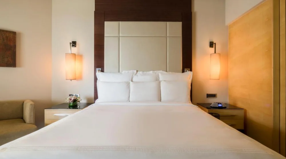Guest Room, One King, City View at JW Marriott Mumbai Juhu