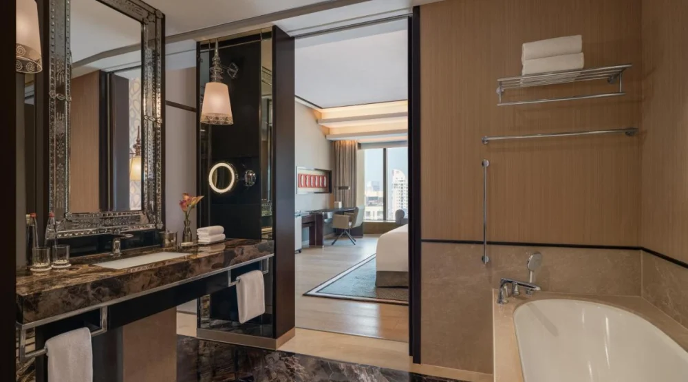 Guest Room, One King, Ocean View at The St. Regis Mumbai