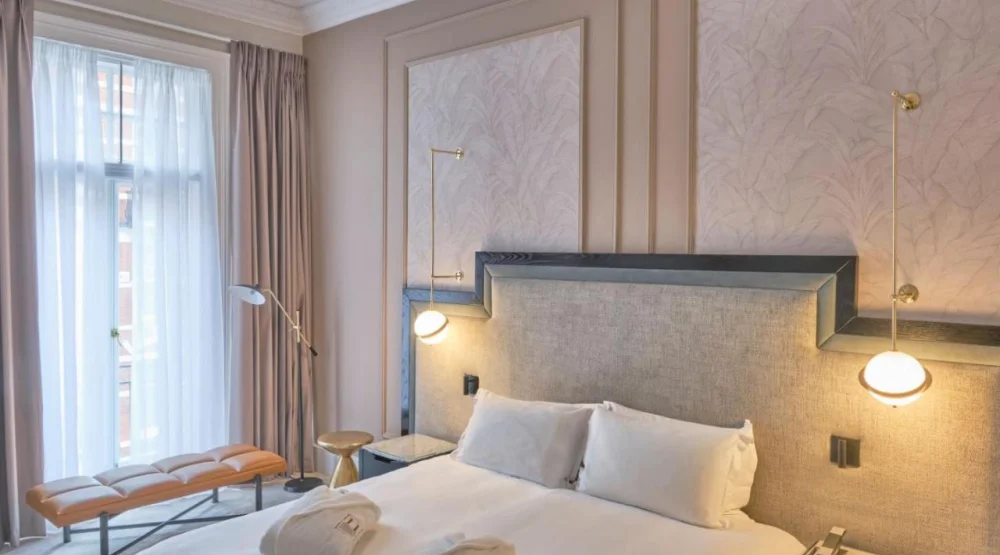 Three Bedroom Apartment at No. 11 Cadogan Gardens