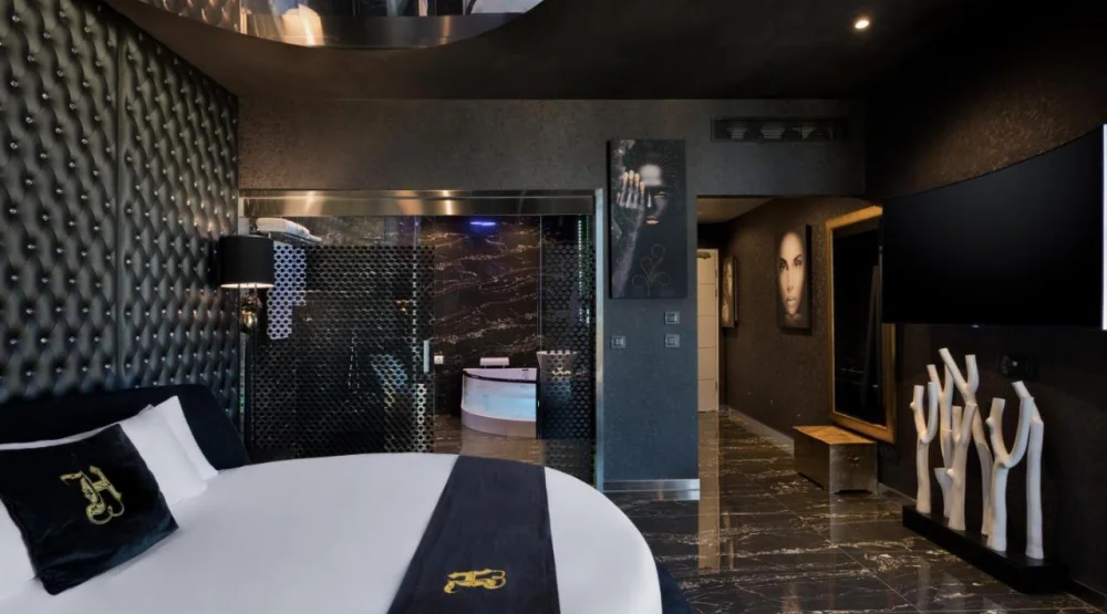 Superior Suite with Hot Tub at Hugo's Boutique Hotel