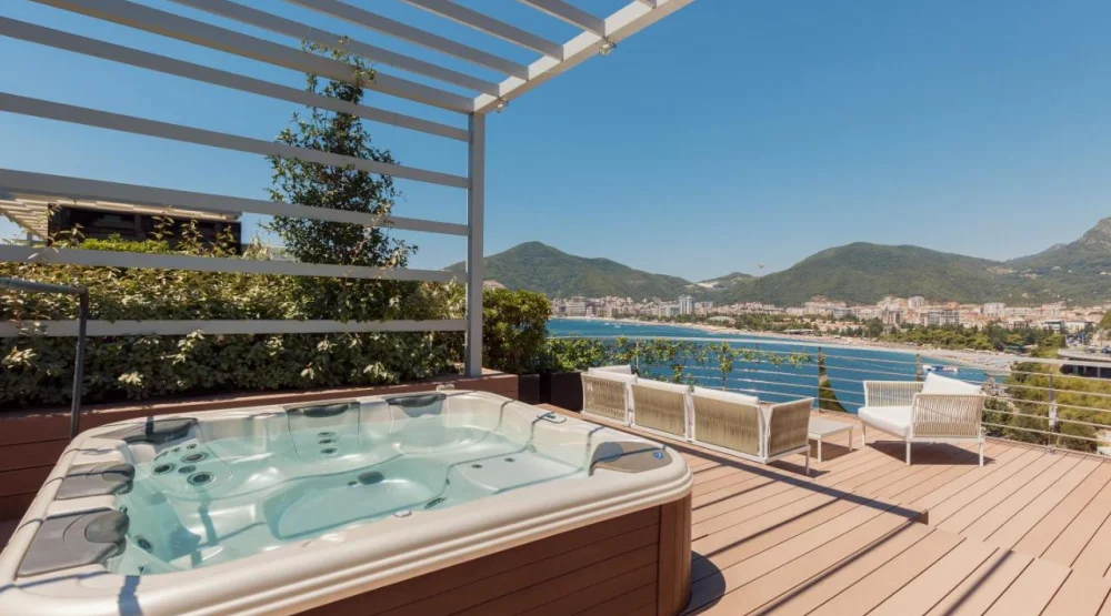 Penthouse Three Bedroom Apartment with Sea View at Dukley Hotel & Resort