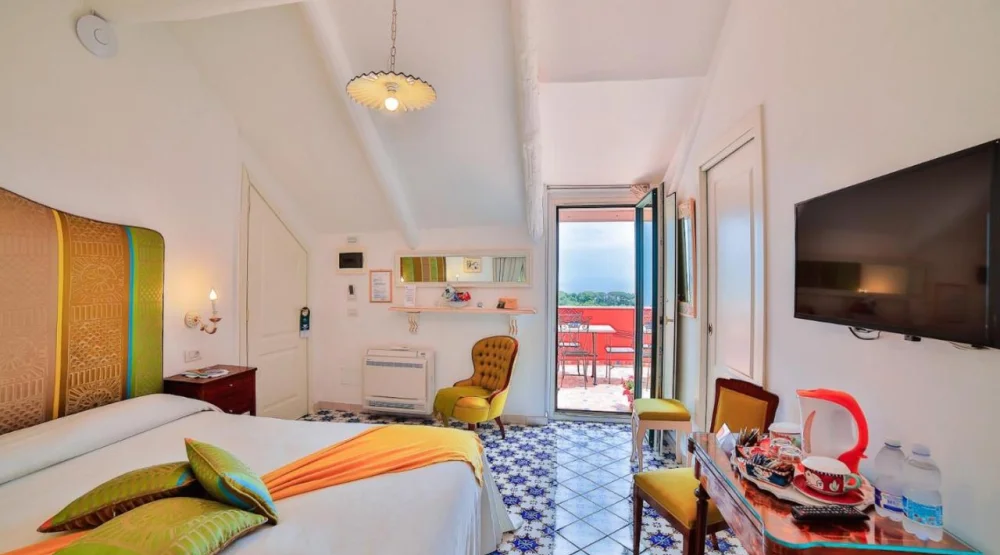 Deluxe Suite with Balcony & Sea View at Palazzo Pascal
