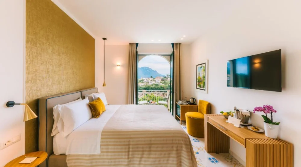 Deluxe Double Room with Terrace & Partial Sea View at Palazzo Pascal