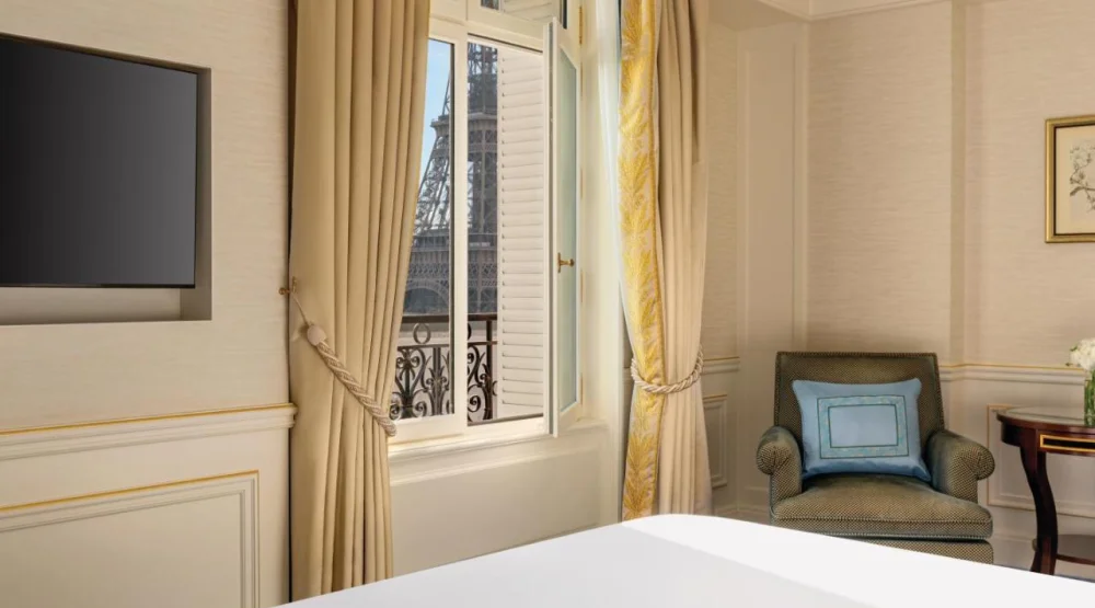 Twin Room with Eiffel Tower View at Shangri-La Paris