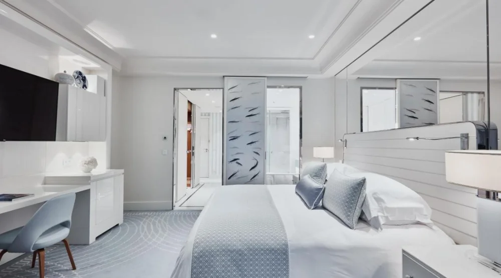 Junior King Suite with Sea View at Hotel Martinez Cannes