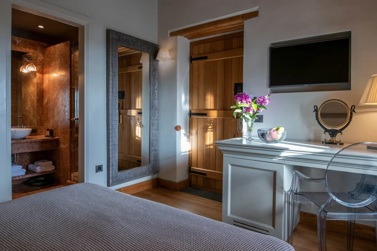 Kinsterna Hotel