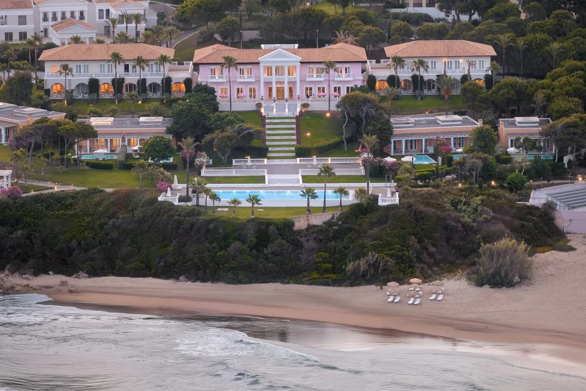 Mandola Rosa, A Resort to Live