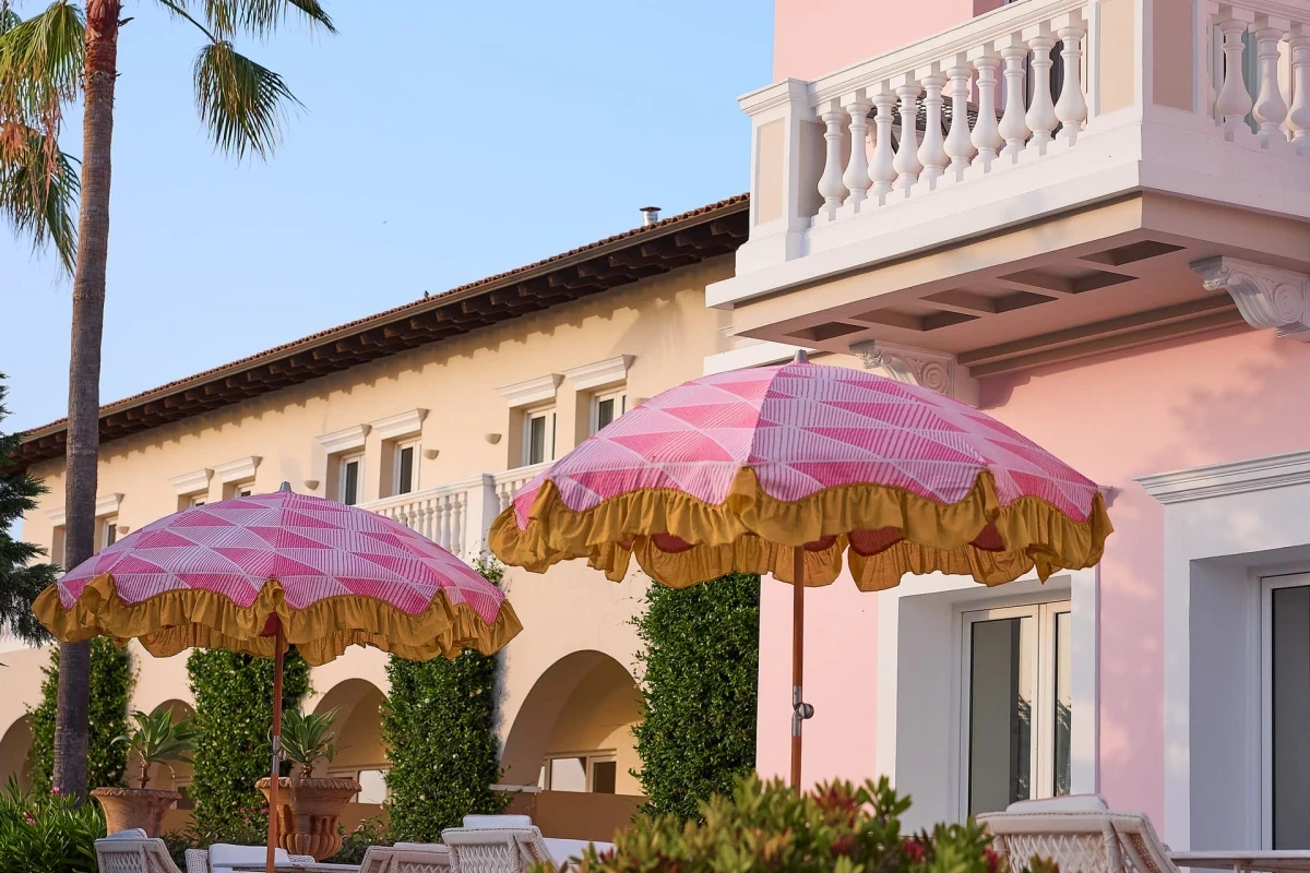 Mandola Rosa, A Resort to Live