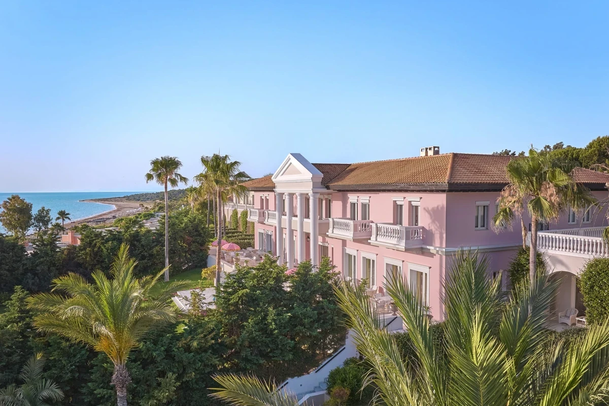 Mandola Rosa, A Resort to Live