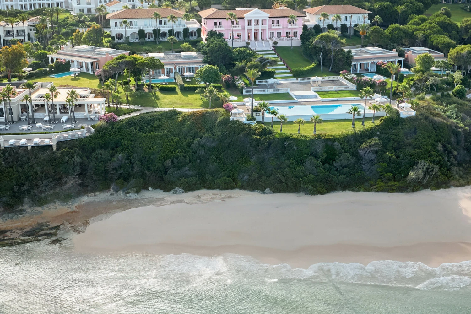 Mandola Rosa, A Resort to Live