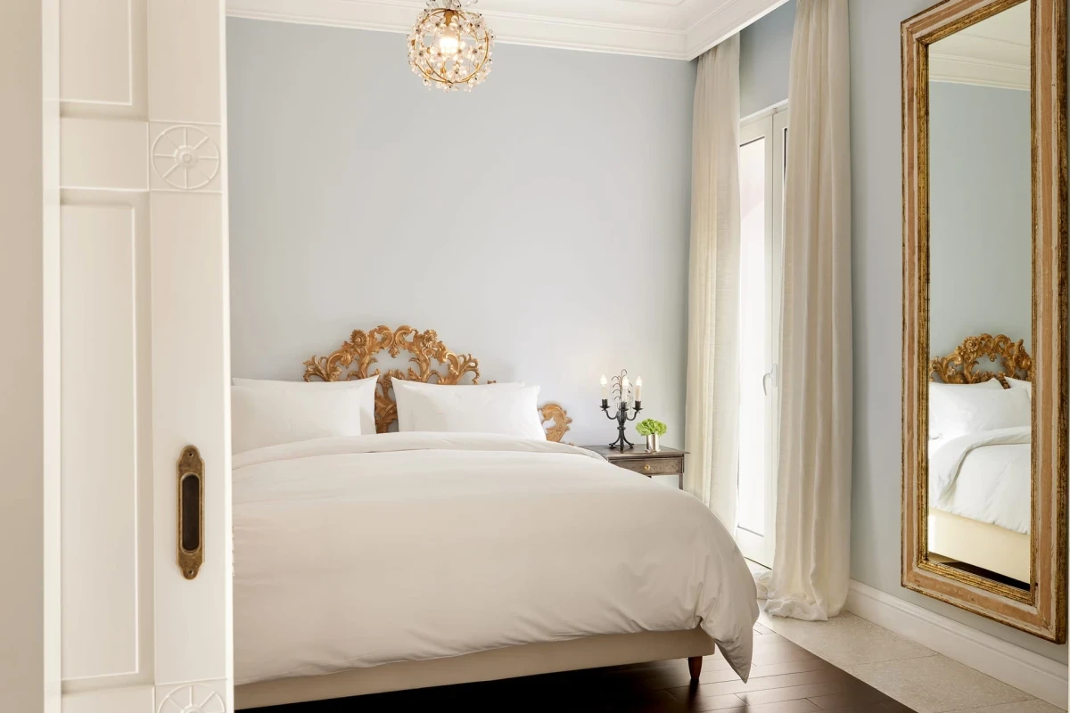 Mandola Rosa, A Resort to Live