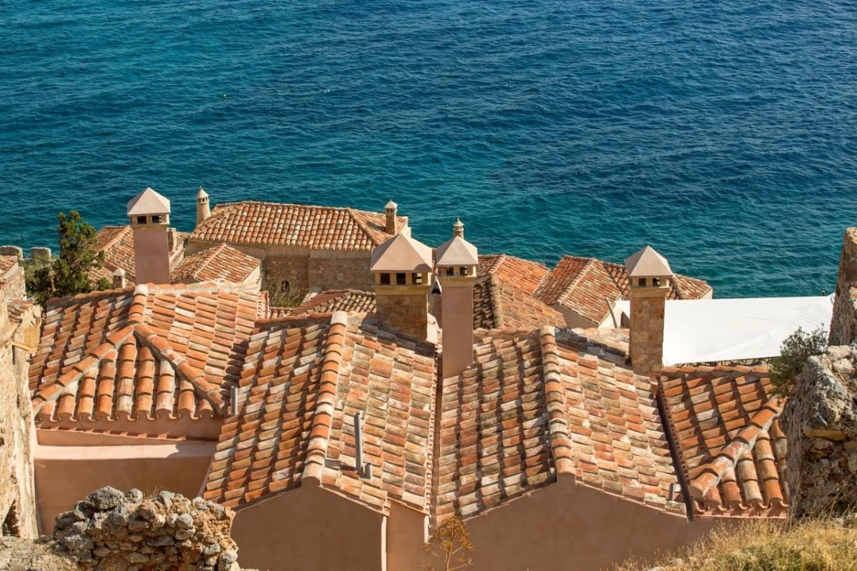 Moni Emvasis Luxury Suites