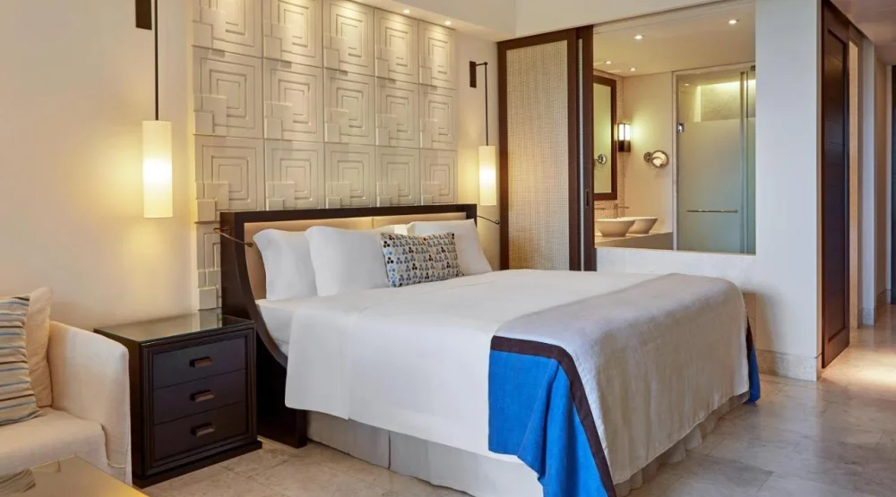 Deluxe Garden View King at The Romanos, a Luxury Collection Resort