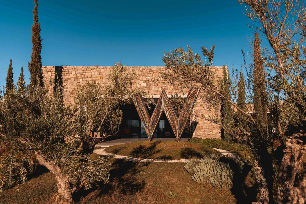 W Costa Navarino