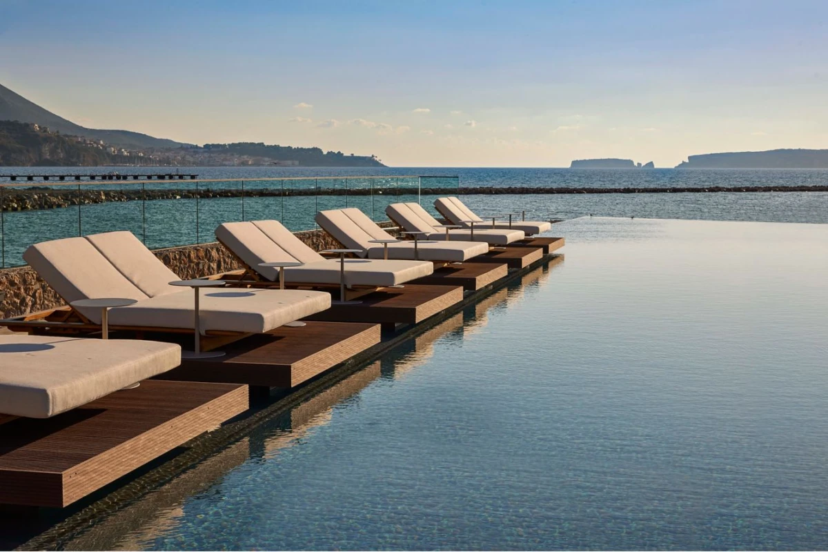 W Costa Navarino