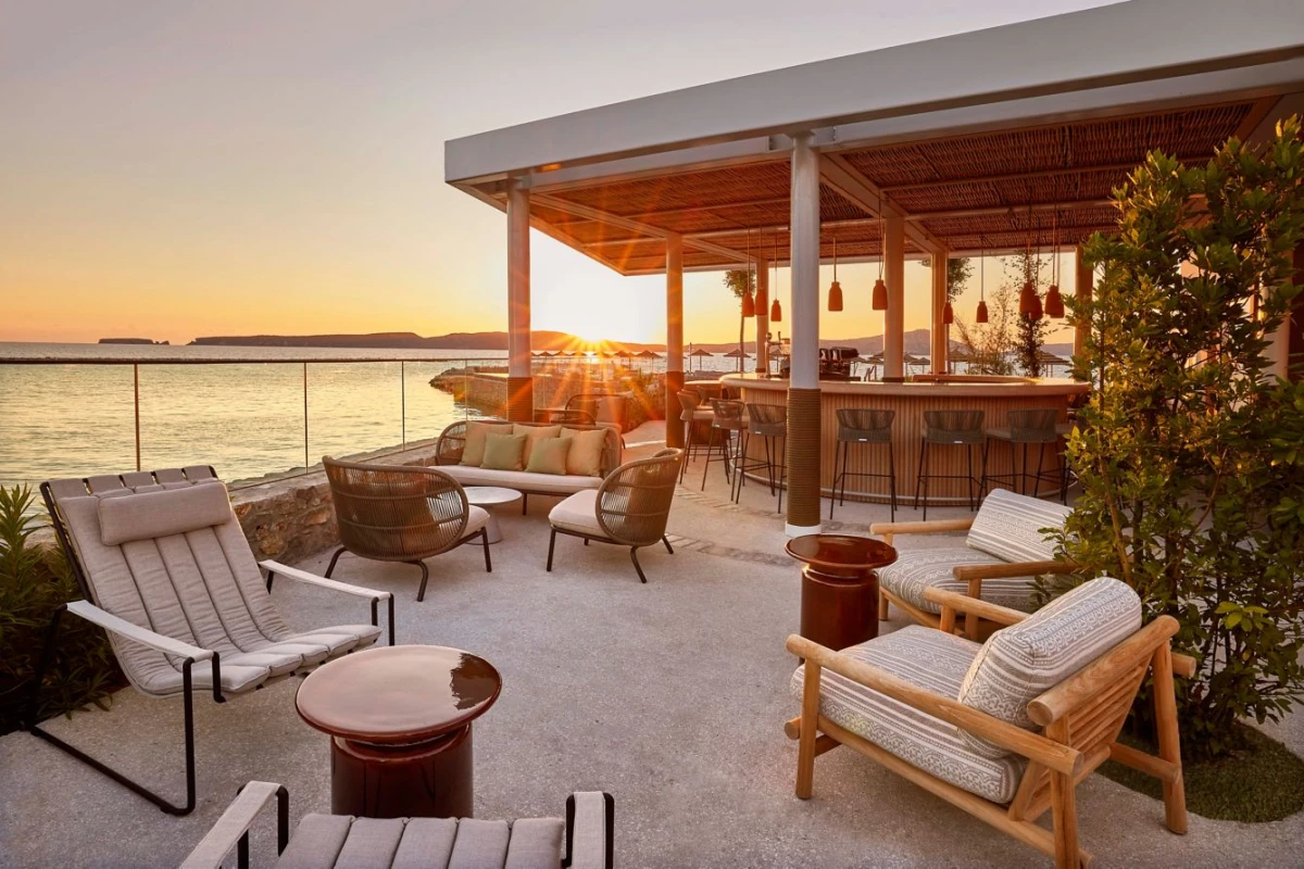 W Costa Navarino