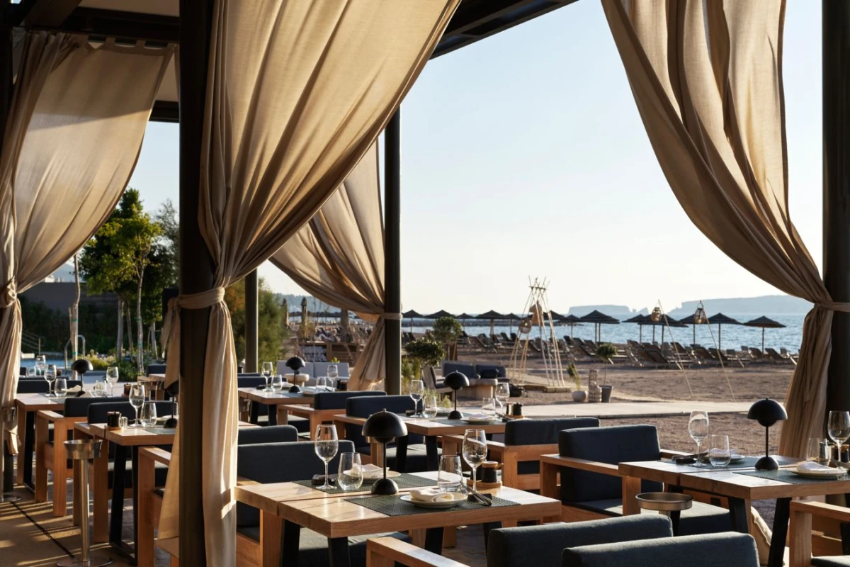 W Costa Navarino