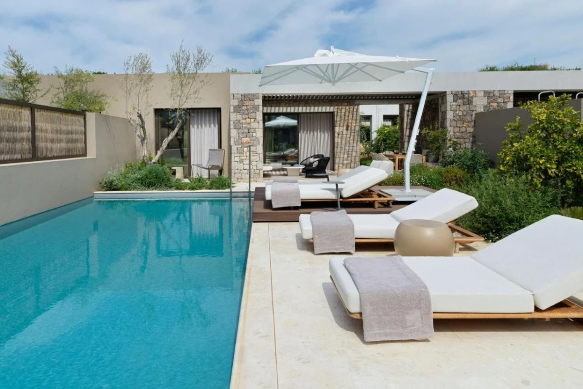 W Costa Navarino